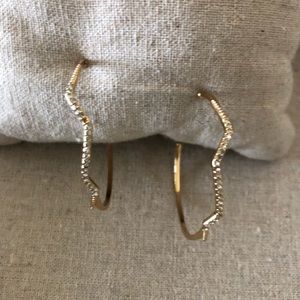 Cute lightening bolt gold hoops
